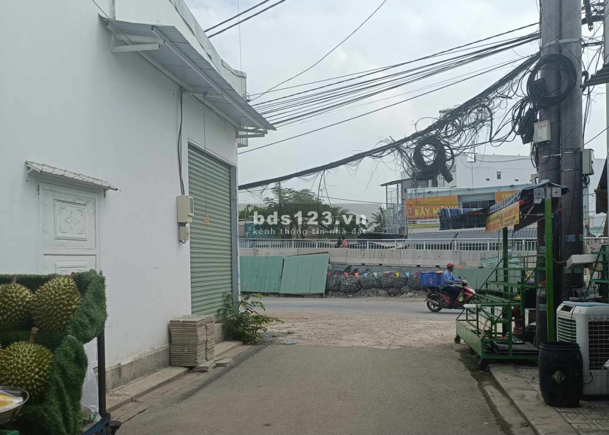 Bán nhà mặt phố tại Lã Xuân Oai, 4,65 tỷ VND, 58 m2