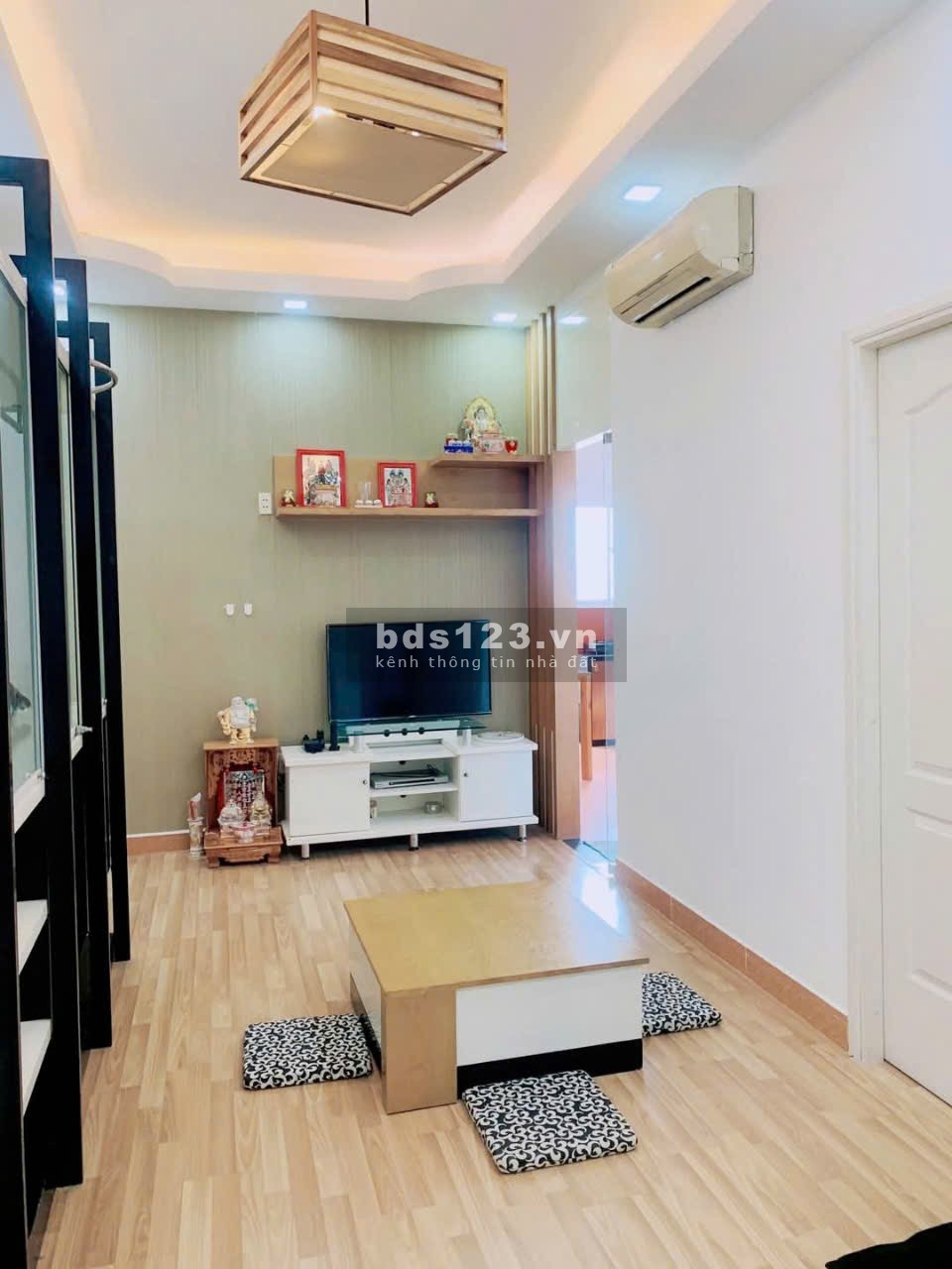 Chung cư 10A Trần Nhật Duật, Quận 1: 70m2, 2p ngủ, NT, 12tr/th