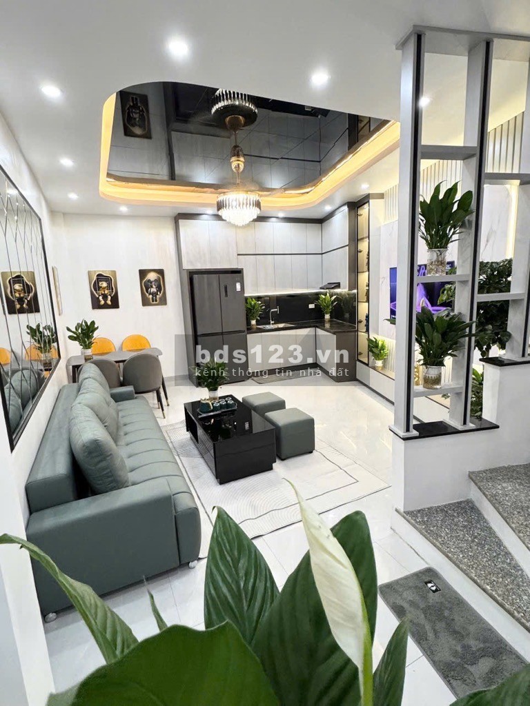Bán nhà Hoàng Hoa Thám nhà đẹp, hiếm có, 37m2 chỉ 6.68 tỷ
