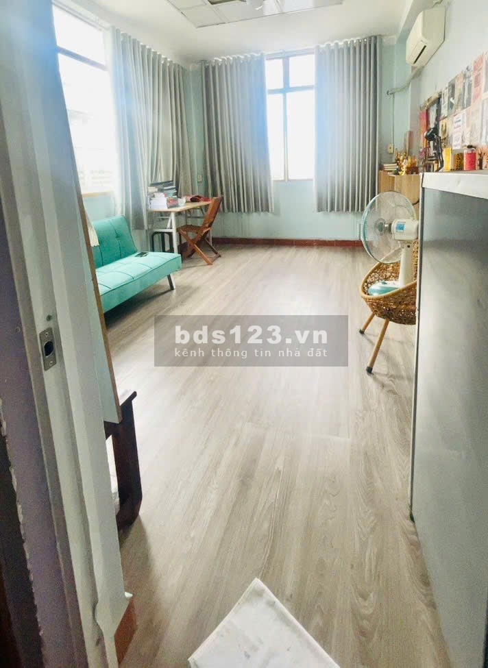 phòng ngay mặt tiền đường quận 1, đầy đủ nội thất
