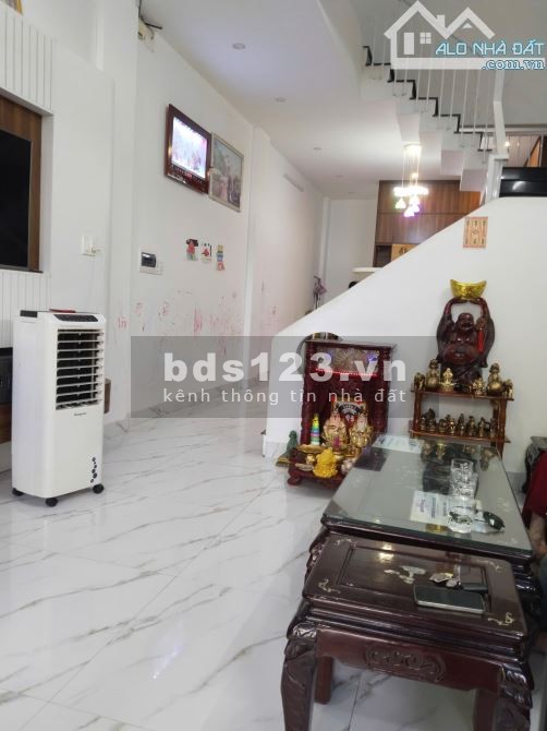 Bán nhà 4 tầng đẹp như khách sạn mặt tiền Nguyễn Hữu Cảnh, Huế