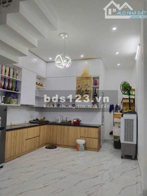 Bán nhà 4 tầng đẹp như khách sạn mặt tiền Nguyễn Hữu Cảnh, Huế