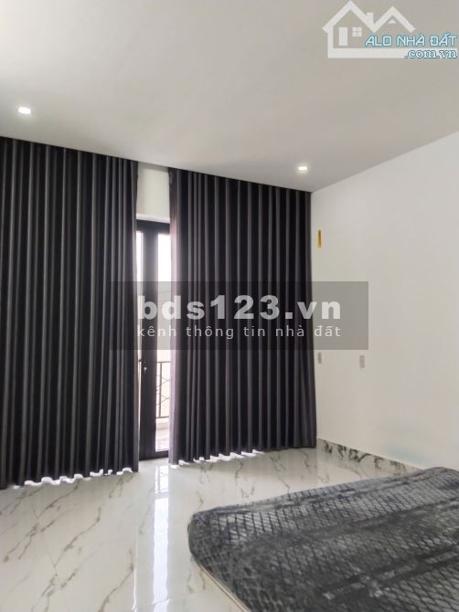 Bán nhà 4 tầng đẹp như khách sạn mặt tiền Nguyễn Hữu Cảnh, Huế
