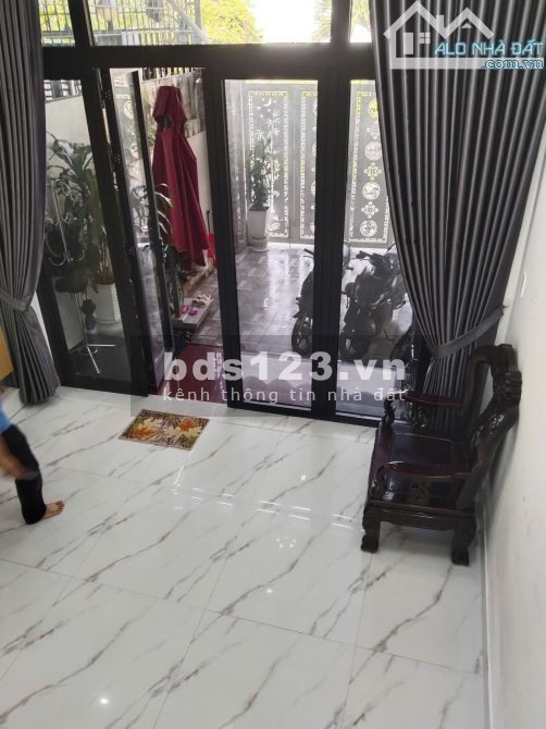 Bán nhà 4 tầng đẹp như khách sạn mặt tiền Nguyễn Hữu Cảnh, Huế