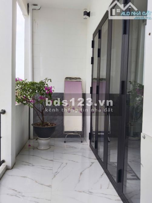 Bán nhà 4 tầng đẹp như khách sạn mặt tiền Nguyễn Hữu Cảnh, Huế