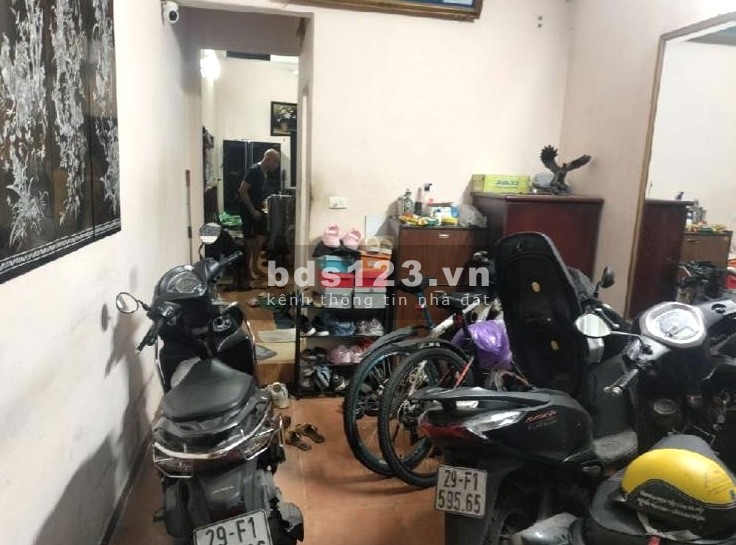Bán nhà mặt phố Hoàng Hoa Thám – Nhà 4 tầng, giá chỉ 6 tỷ – Phân lô, ô tô đỗ cửa