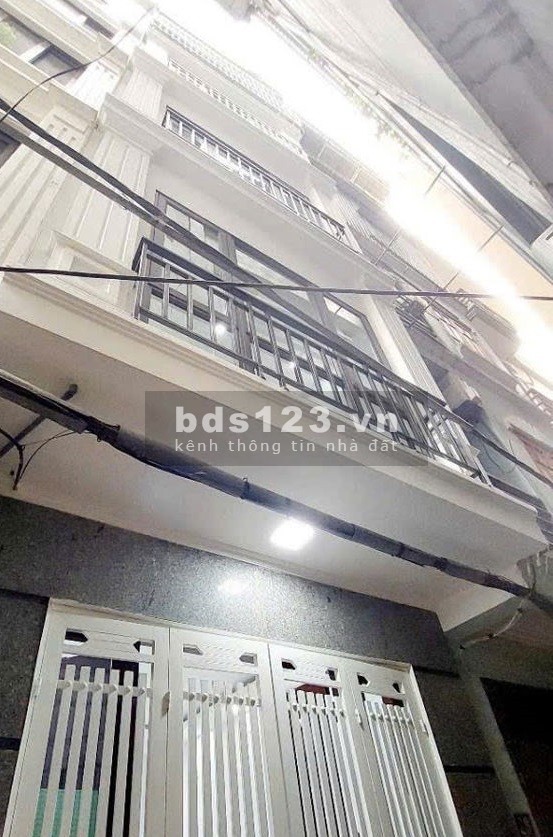 Bán gấp nhà Cầu Giấy, ô tô đỗ cổng, ngõ rộng thoáng, 5 tầng, giá nhỉnh 12 tỷ