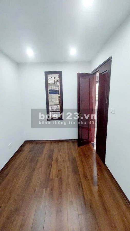 Bán gấp nhà Cầu Giấy, ô tô đỗ cổng, ngõ rộng thoáng, 5 tầng, giá nhỉnh 12 tỷ