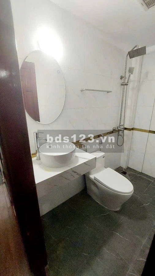 Bán gấp nhà Cầu Giấy, ô tô đỗ cổng, ngõ rộng thoáng, 5 tầng, giá nhỉnh 12 tỷ