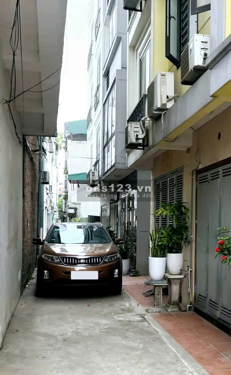 BÁN NHÀ 5 TẦNG - TẠI TRUNG TÂM VIỆT HƯNG, ÔTÔ ĐỖ SÁT CỬA - CẠNH PHỐ CHÍNH - NGÕ NÔNG THOÁNG