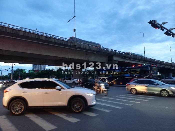 BÁN NHÀ MẶT PHỐ GIẢI PHÓNG – ĐỐI DIỆN BẾN XE NƯỚC NGẦM –DT 36.6M- CHỈ 3.2 TỶ