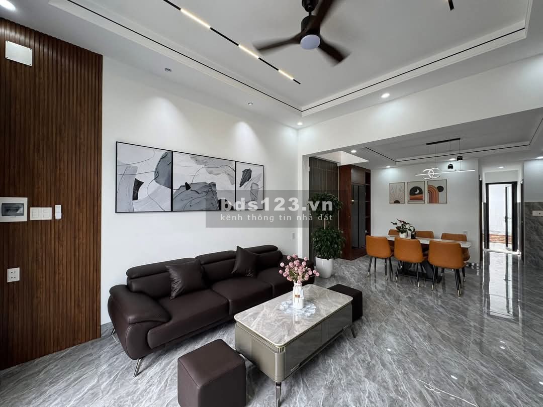 Chủ cần bán căn nhà tại đường Nguyễn Hữu Trí, Bình Chánh.