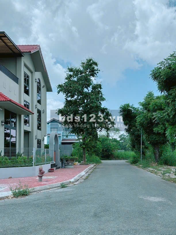 Bán GẤP nền nhà phố KDC 13E - 100m2 đường lớn 20m giá 5 Tỷ 2 hướng Tây Bắc view đẹp
