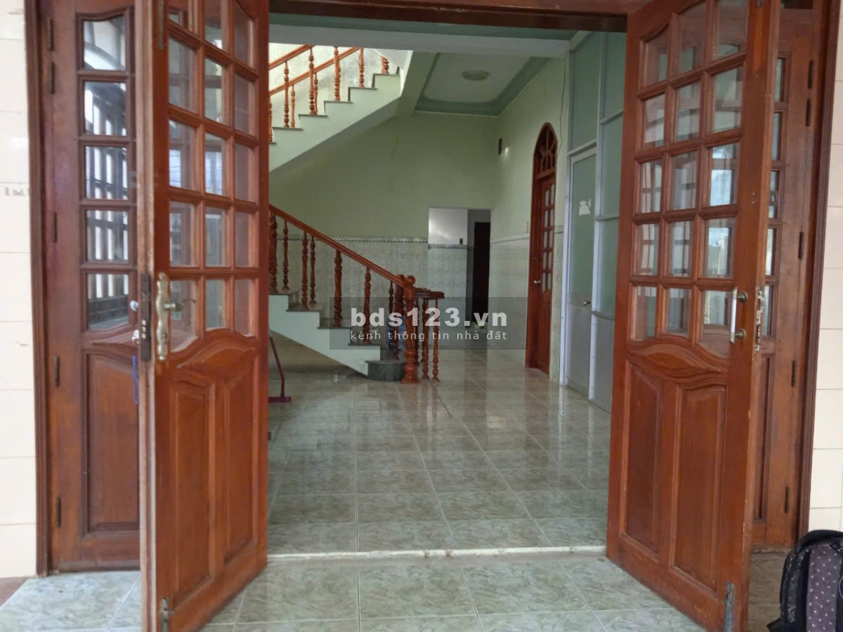 cho thuê nhà nguyên căn rộng thoáng giá 6tr cọc 1 tháng lâu dài