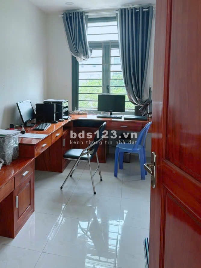 Cần Vốn KD Tôi bán GẤP nhà mặt tiền 3Tầng - 5PN đường 12m đối diện Công viên KDC 13E