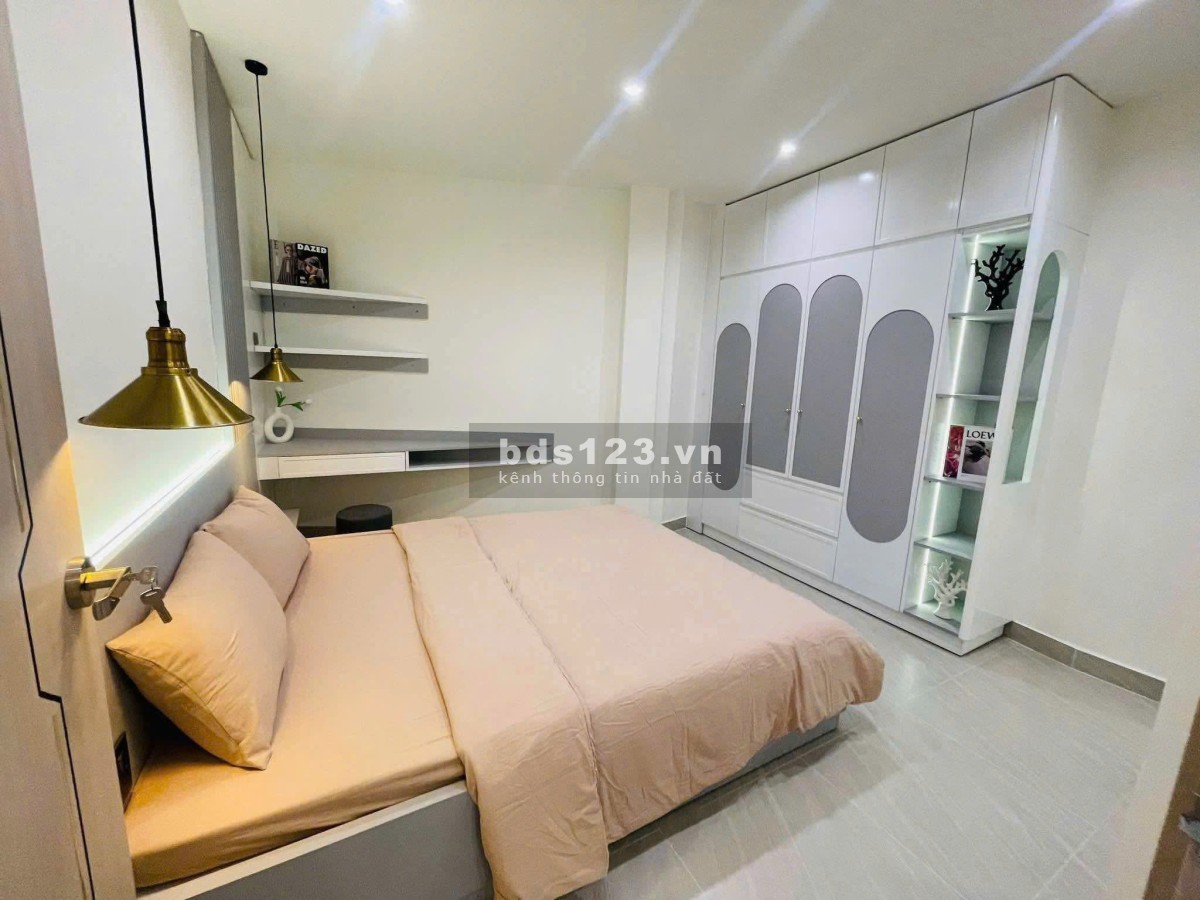 Cần bán nhanh nhà khu sầm uất Phú Nhuận, nhà mới , full nội thất, 3 lầu 4PN