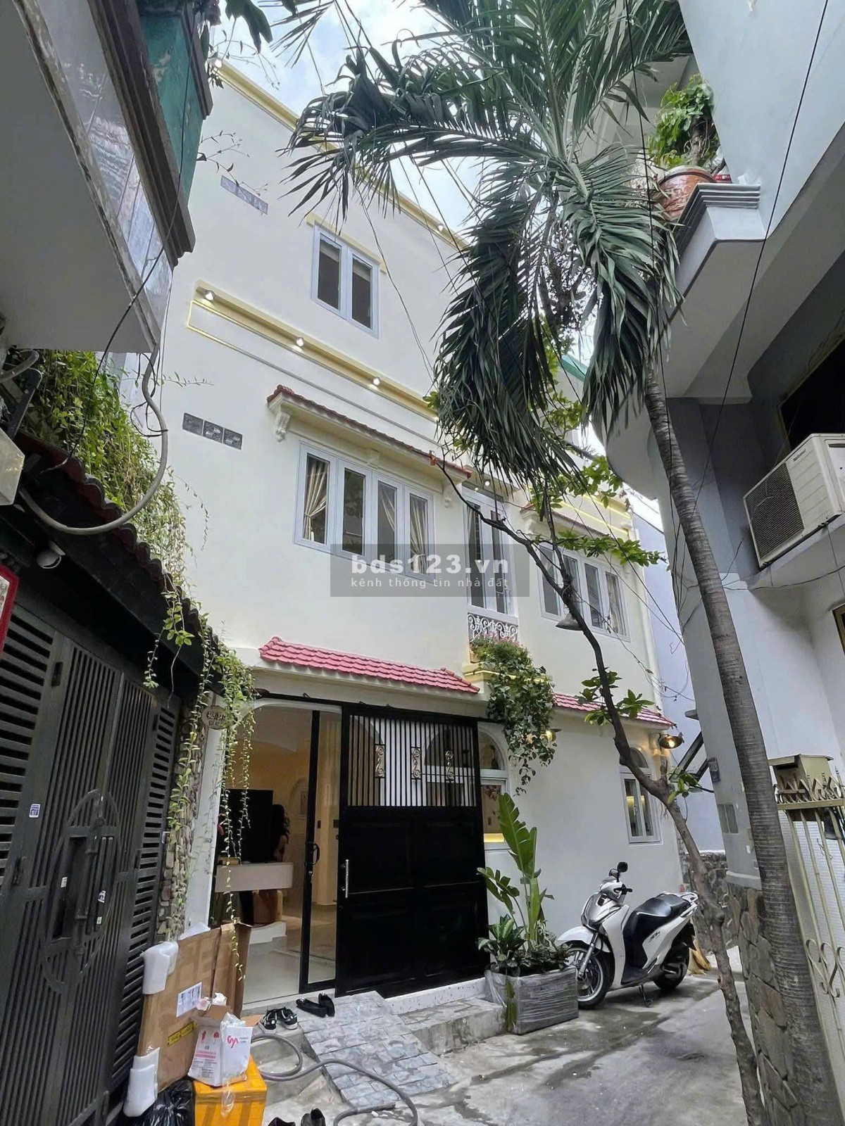 Cần bán nhanh nhà khu sầm uất Phú Nhuận, nhà mới , full nội thất, 3 lầu 4PN