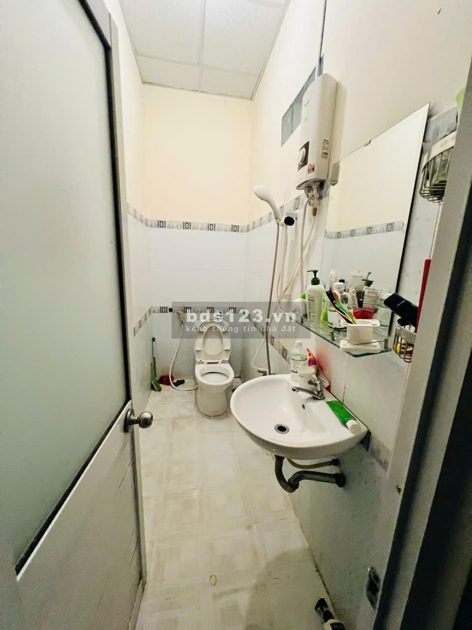 Nhà mặt tiền, nhà mới, giá rẻ, cần bán gấp tại NGUYỄN BÁ TÒNG, P.11, Q. TÂN BÌNH