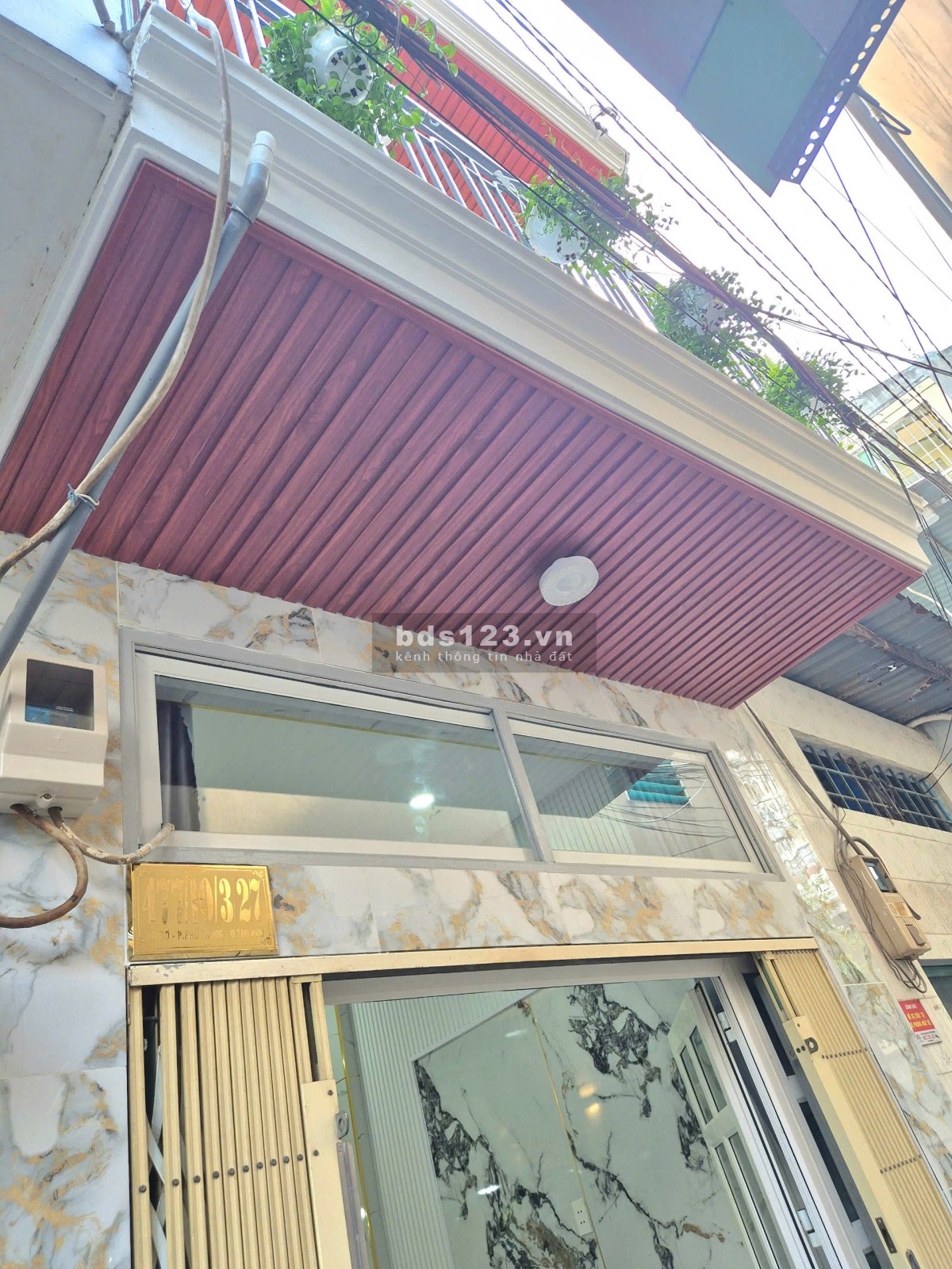 Chính chủ có căn 3 tầng, hẻm ba gác, giá rẻ nằm tại Âu Cơ , Tân Phú, full nội thất