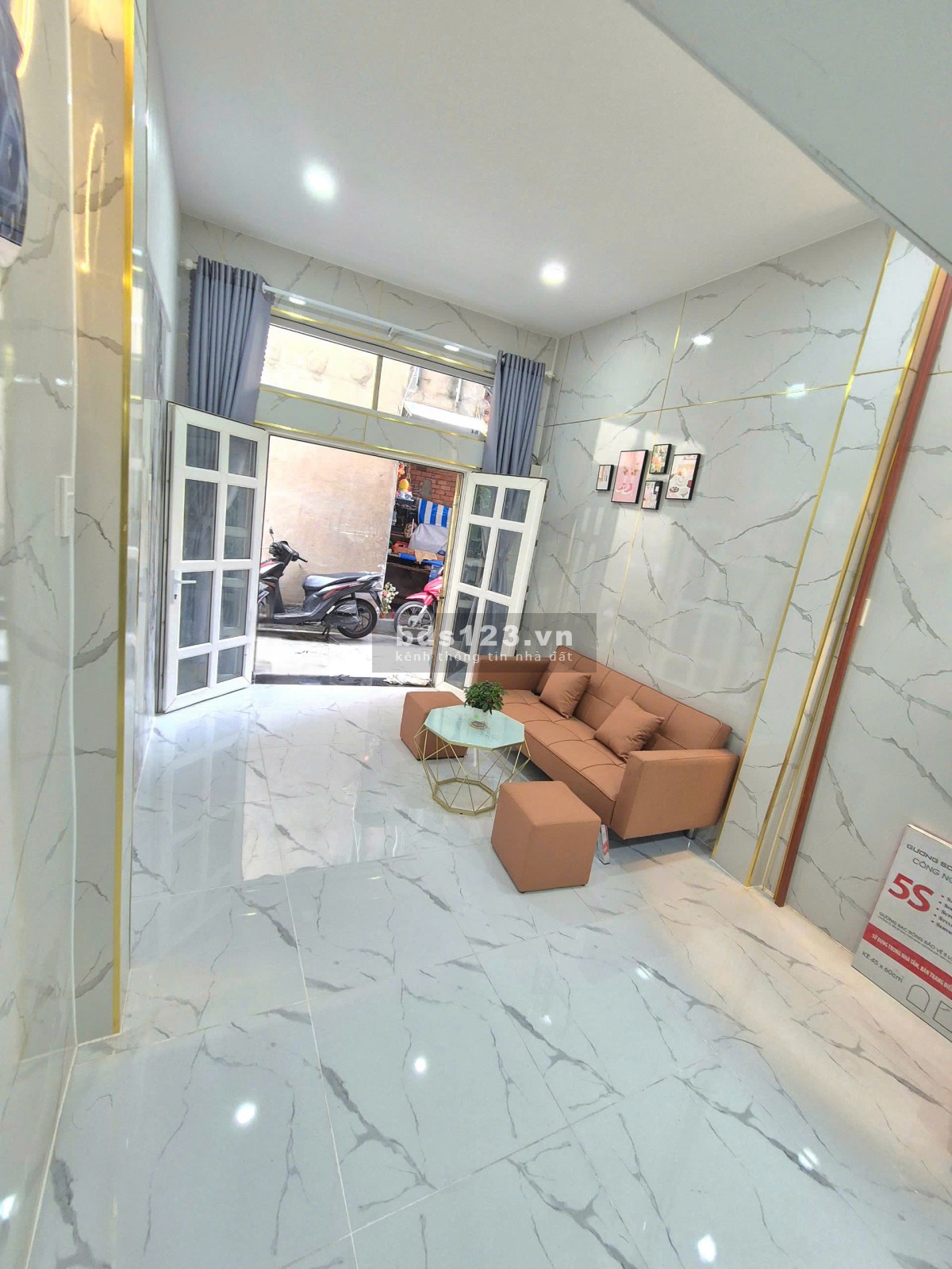 Chính chủ có căn 3 tầng, hẻm ba gác, giá rẻ nằm tại Âu Cơ , Tân Phú, full nội thất