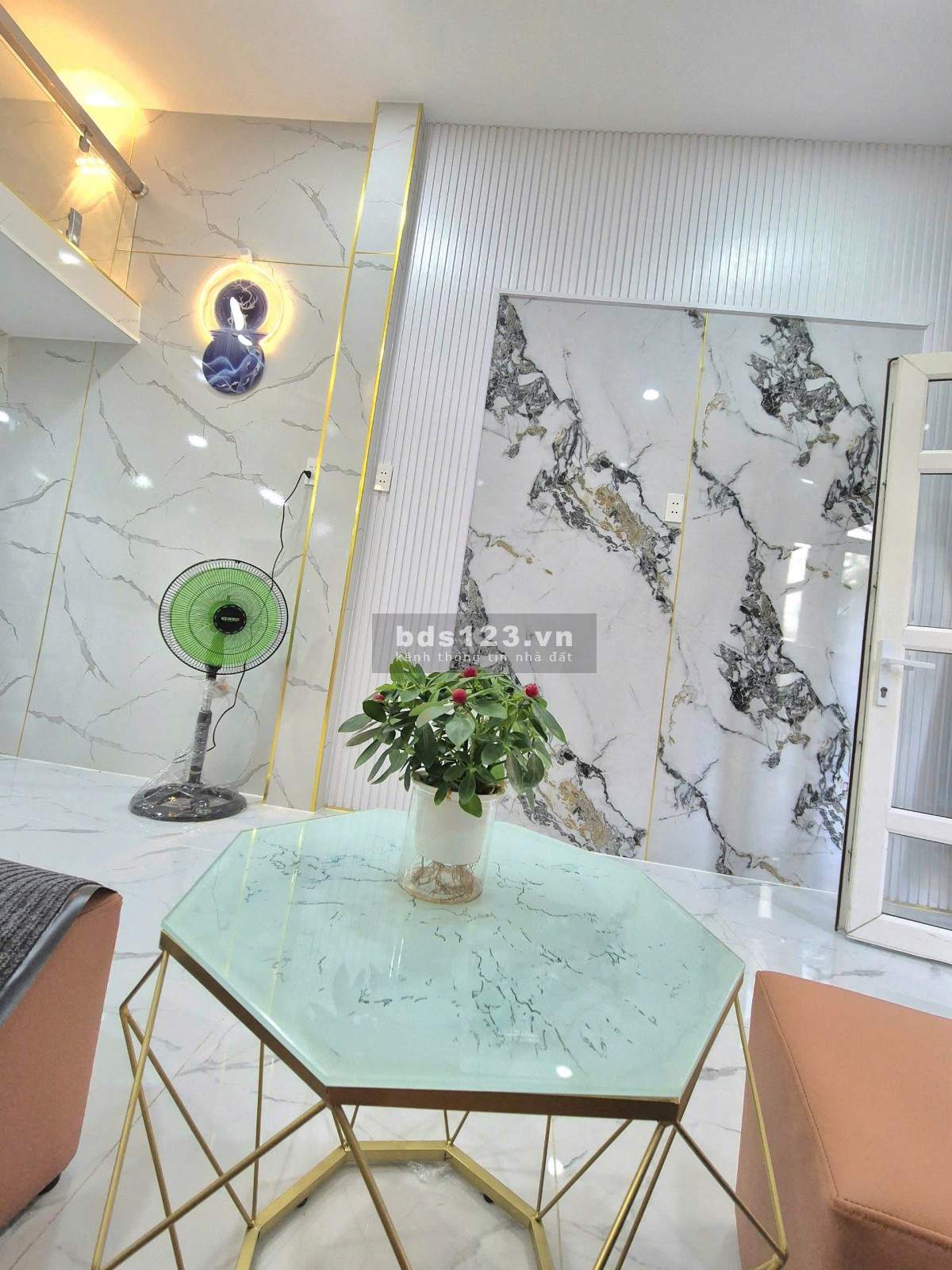 Chính chủ có căn 3 tầng, hẻm ba gác, giá rẻ nằm tại Âu Cơ , Tân Phú, full nội thất
