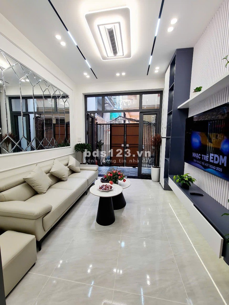 Bán nhà siêu vip phố Đội Cấn – 39m² chỉ 9.6 tỷ – Full nội thất, dọn vào ở ngay!