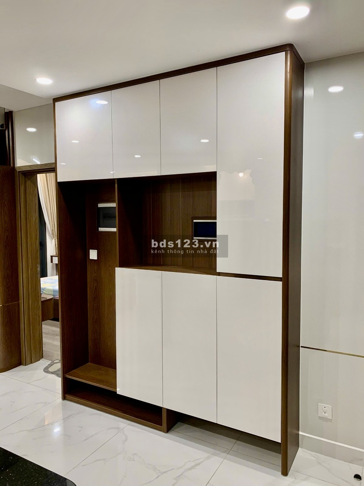 Cho thuê 3PN Diamond Plus, 117m2, view đại lộ, full nội thất, giá 30tr/tháng, nhà mới ở ngay