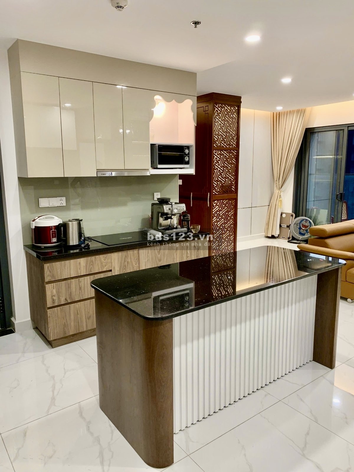 Cho thuê 3PN Diamond Plus, 117m2, view đại lộ, full nội thất, giá 30tr/tháng, nhà mới ở ngay