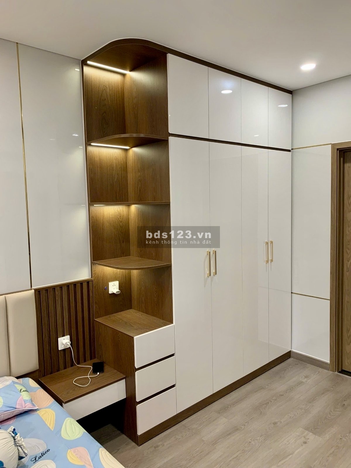 Cho thuê 3PN Diamond Plus, 117m2, view đại lộ, full nội thất, giá 30tr/tháng, nhà mới ở ngay