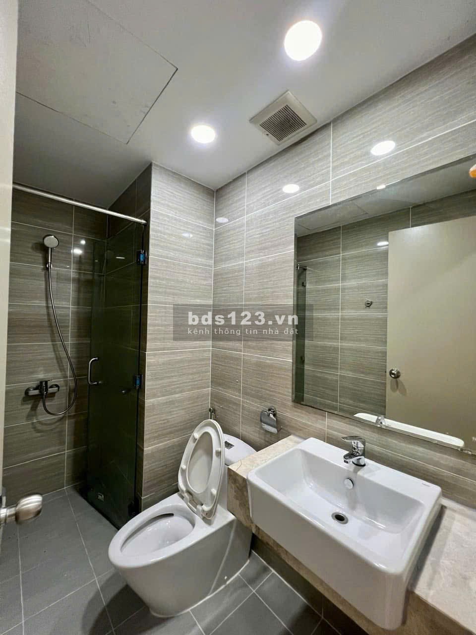 Chung cư CC Sky Center, P2, Tân Bình, 120m2, 3PN, 2WC, NTCC, 22tr/tháng