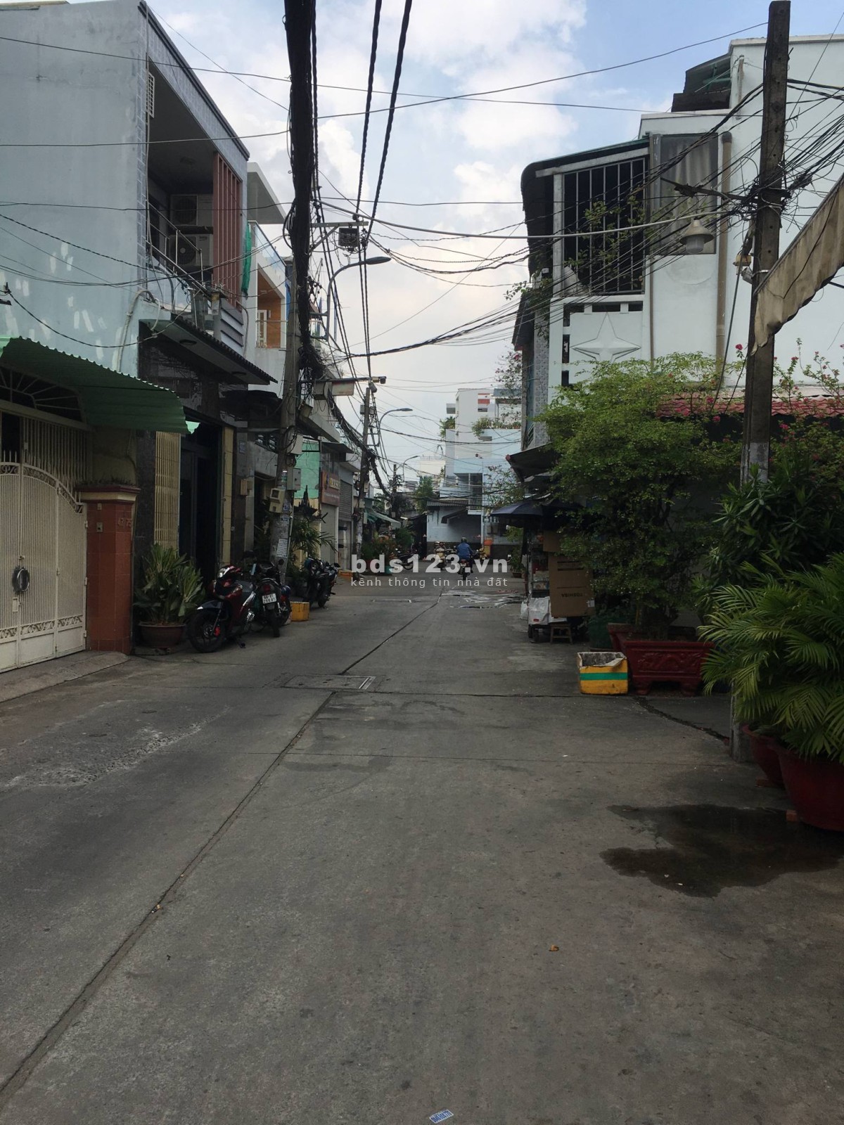 Chính chủ cần bán nhà, diện tích 12m², hẻm đường Lạc Long Quân, P.1, Q.11
