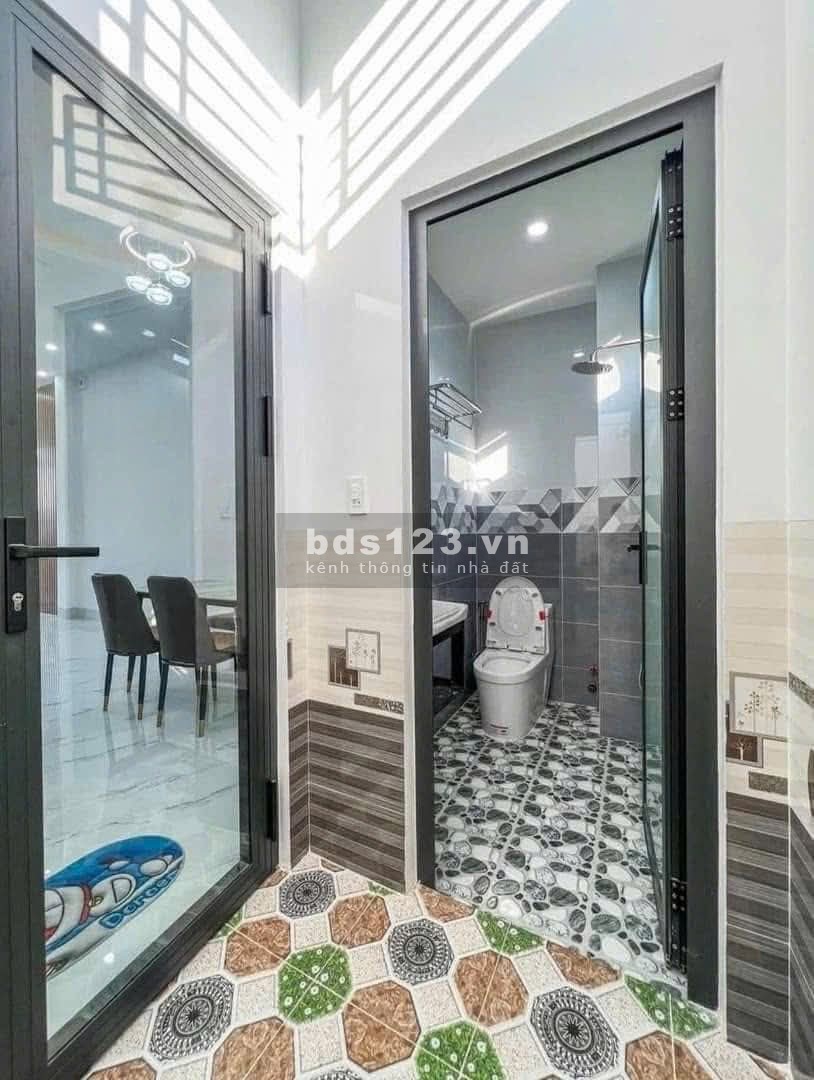 Chính chủ cần bán nhà đường Nguyễn Hữu Trí, Tân Túc, Bình Chánh