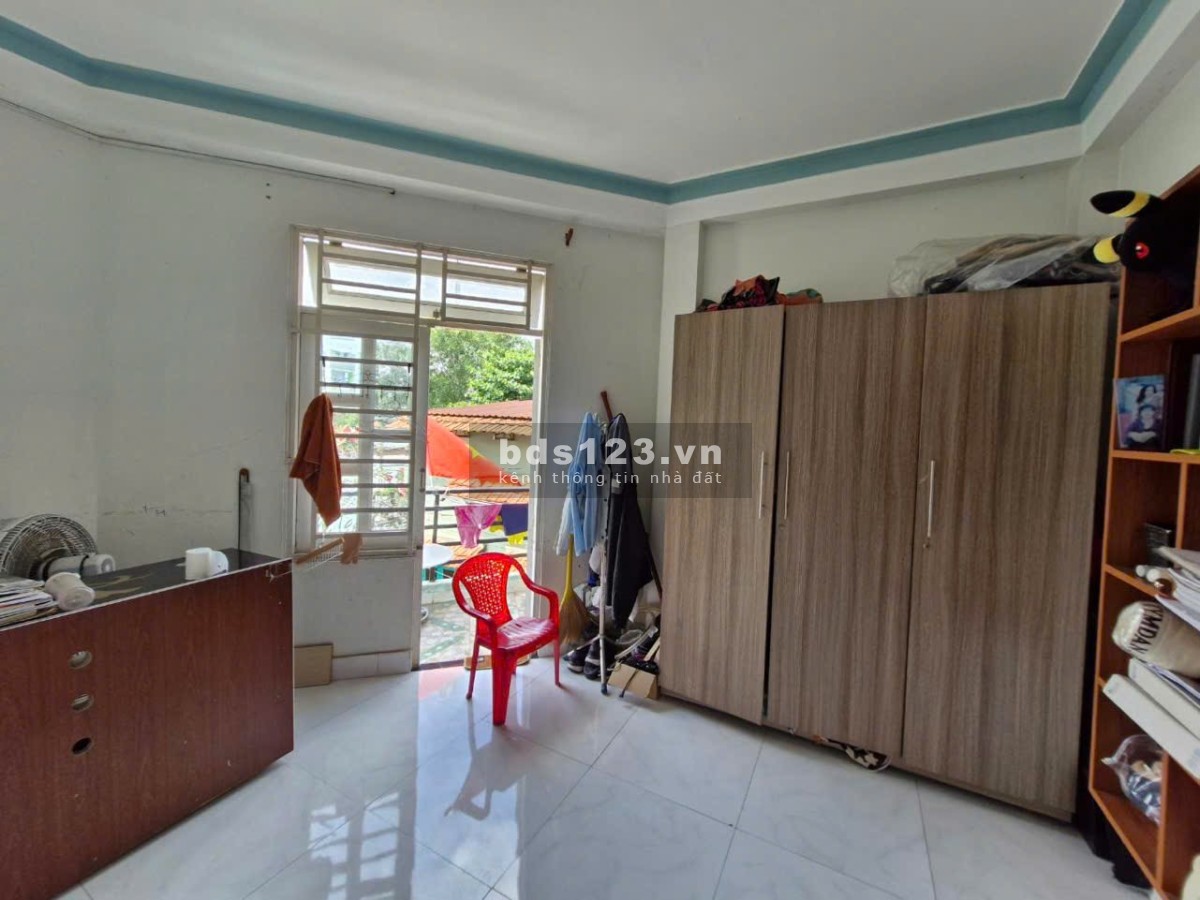 Siêu hiếm căn góc 4.6 Tỷ gần mặt tiền chợ 40m2, 3 tầng, 4PN, 3WC Đường Lã Xuân Oai, Thủ Đức.