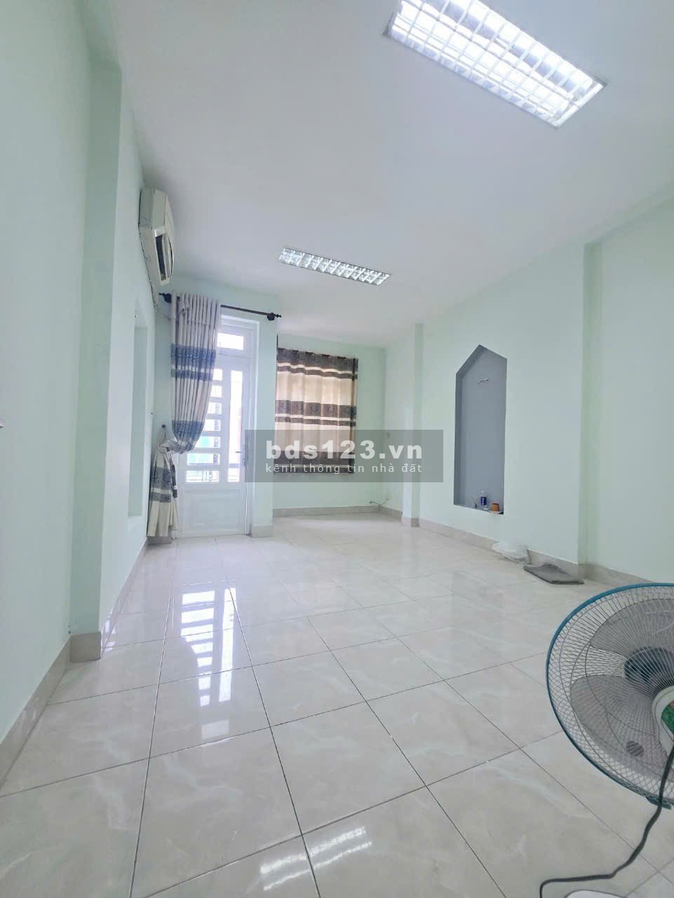 Cần bán gấp nhà mới xây 4.55 tỷ, 60m2, 3 tầng, 4pn đường gần Nguyễn Duy Trinh, Thủ Đức, TP.HCM