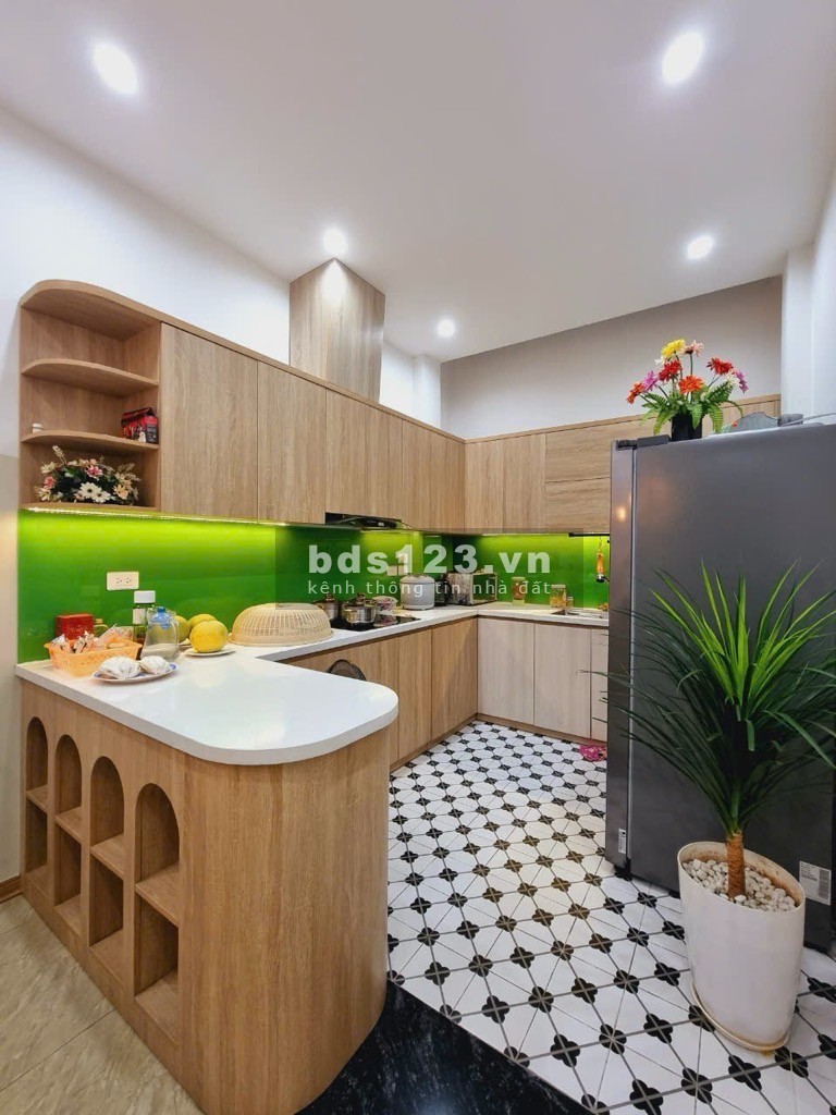 Bán Nhà Nghĩa Đô - Ngõ rộng 6m, Vỉa Hè Đá Bóng - Kinh Doanh VP - Ở Sướng - Nhỉnh 15T