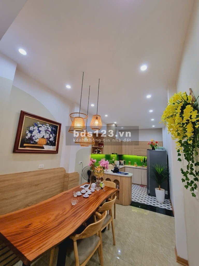Bán Nhà Nghĩa Đô - Ngõ rộng 6m, Vỉa Hè Đá Bóng - Kinh Doanh VP - Ở Sướng - Nhỉnh 15T