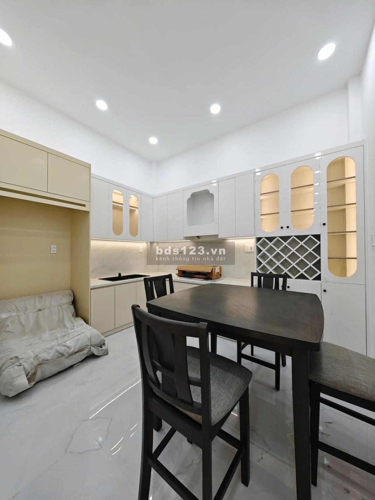Nhà mới xây, 4 tầng đẹp lung linh sẵn nội thất HXH tận nhà đối diện ĐH Bách Khoa
