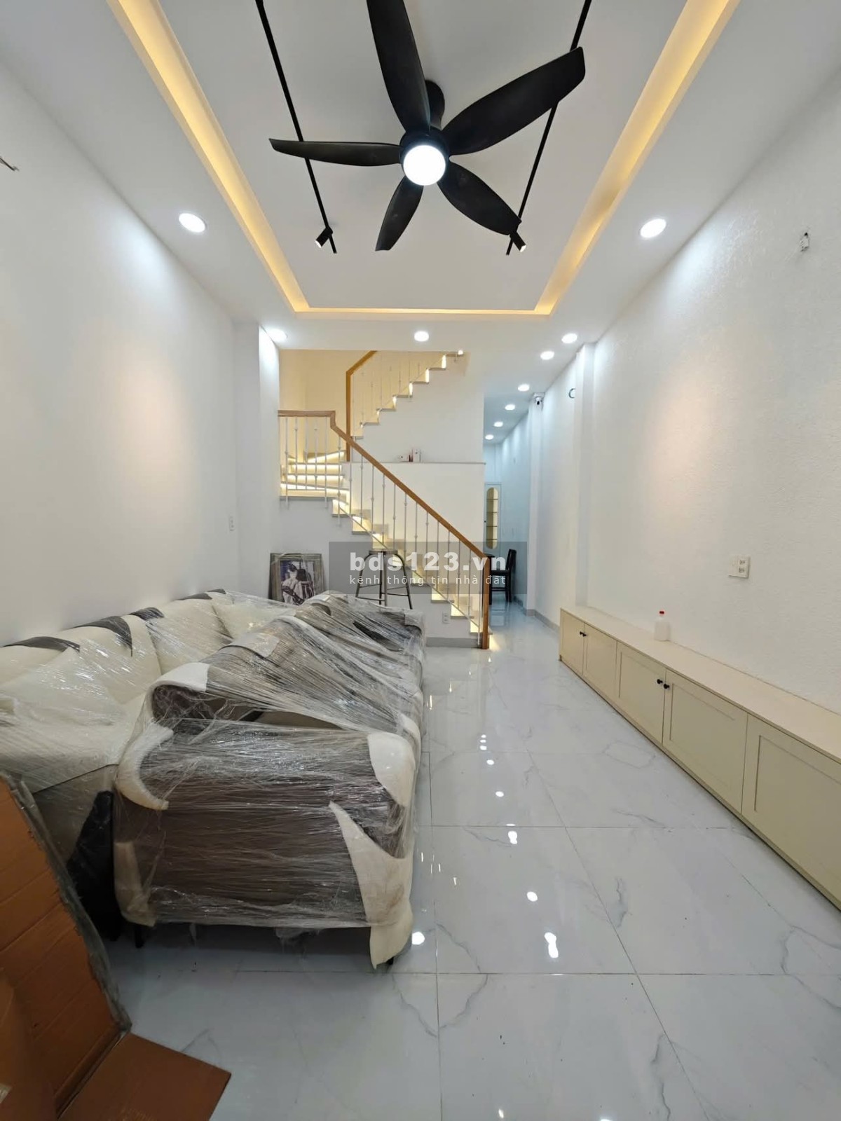Nhà mới xây, 4 tầng đẹp lung linh sẵn nội thất HXH tận nhà đối diện ĐH Bách Khoa