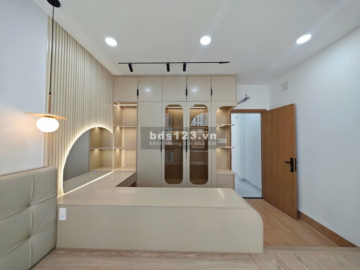 Nhà mới xây, 4 tầng đẹp lung linh sẵn nội thất HXH tận nhà đối diện ĐH Bách Khoa