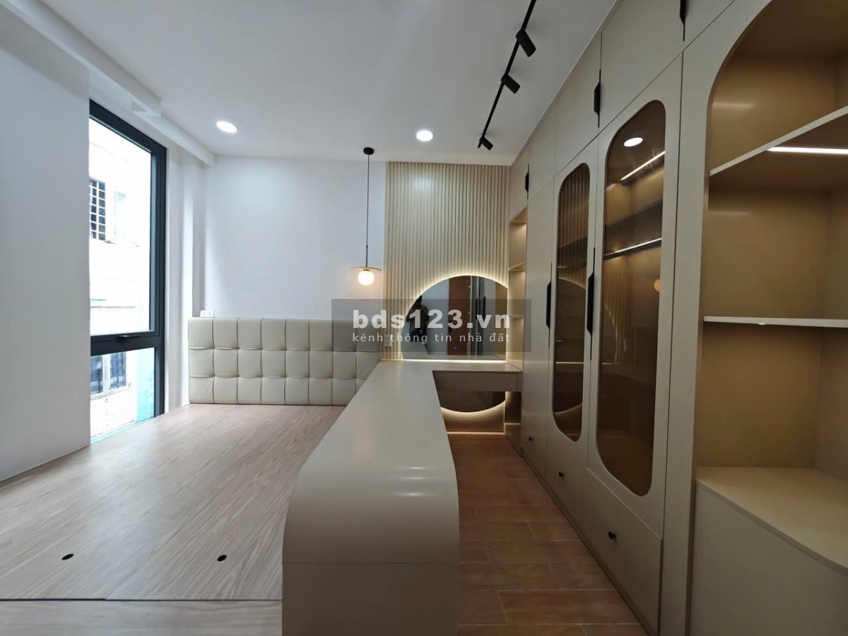 Nhà mới xây, 4 tầng đẹp lung linh sẵn nội thất HXH tận nhà đối diện ĐH Bách Khoa