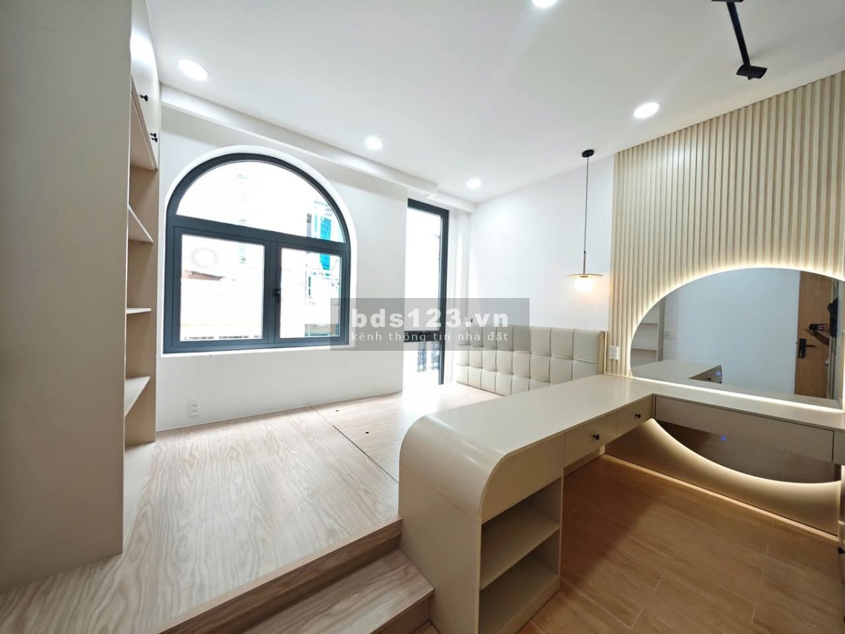 Nhà mới xây, 4 tầng đẹp lung linh sẵn nội thất HXH tận nhà đối diện ĐH Bách Khoa