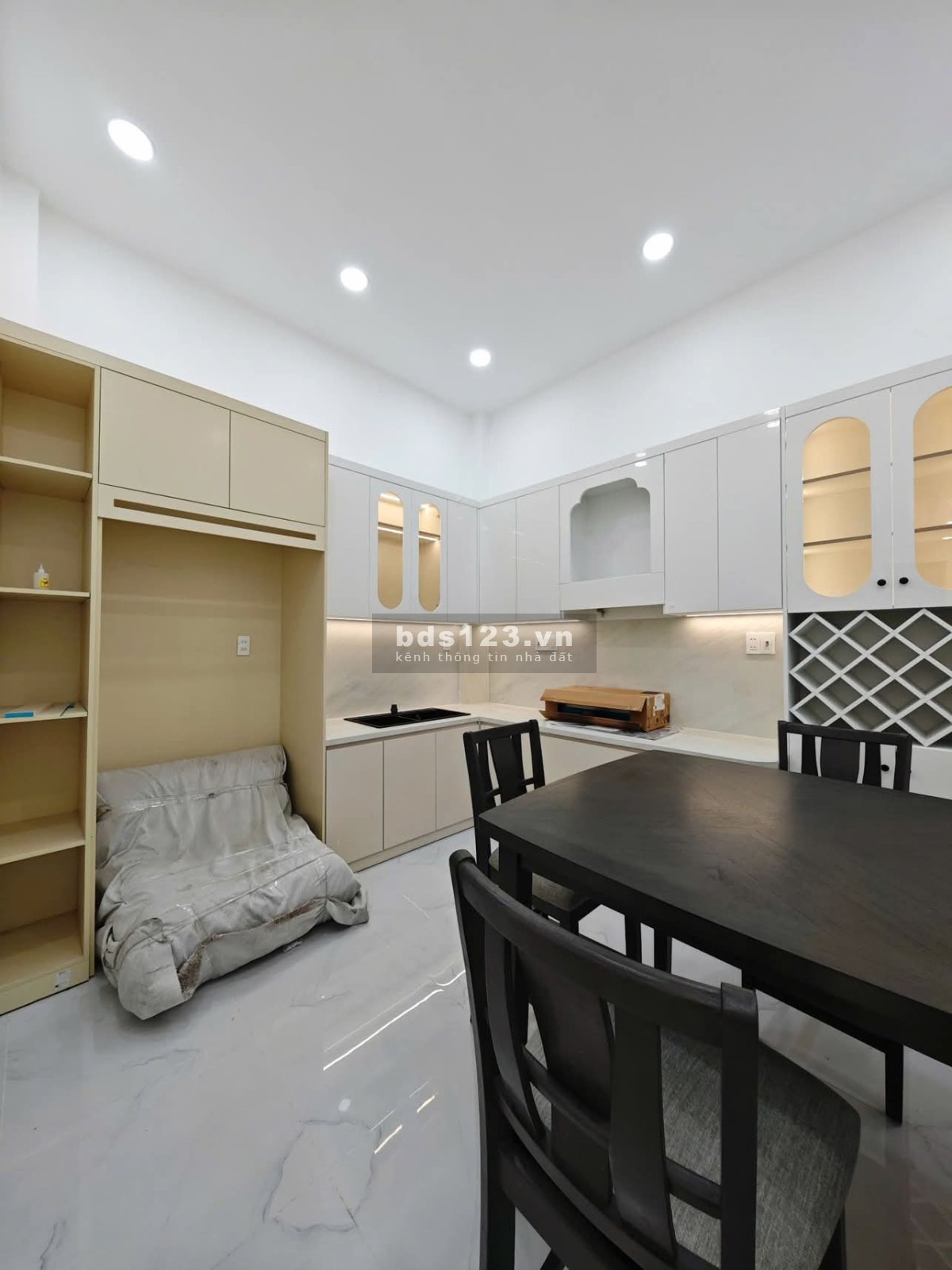 Nhà mới xây, 4 tầng đẹp lung linh sẵn nội thất HXH tận nhà đối diện ĐH Bách Khoa