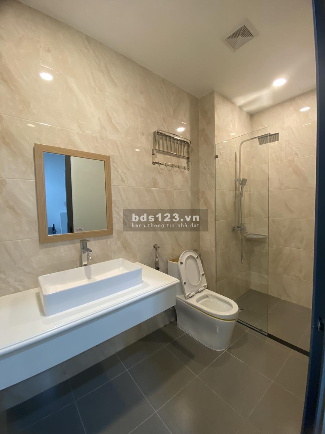 PHO14 Bán nhà 5 tầng mới đẹp có thang máy mặt tiền Trần Nguyên Hãn