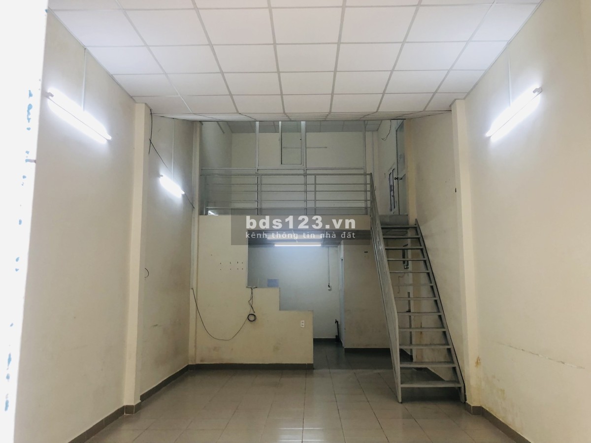 Bán quận 12 có phòng khách + phòng ngủ+wc + hẻm xe hơi, cách Trường Chinh 10m.