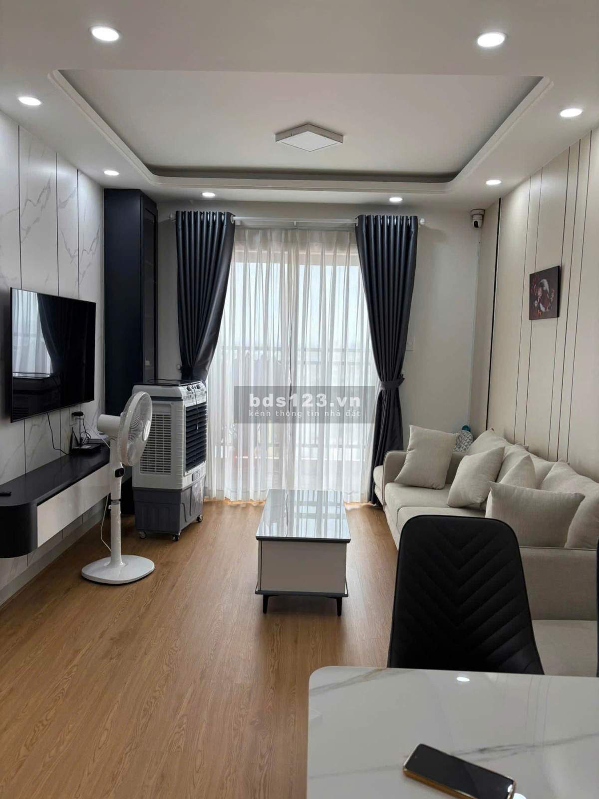 Chung cư Carillon 1, Hoàng Hoa Thám, TB: 70m2, 2p ngủ, ban công 12tr/th.