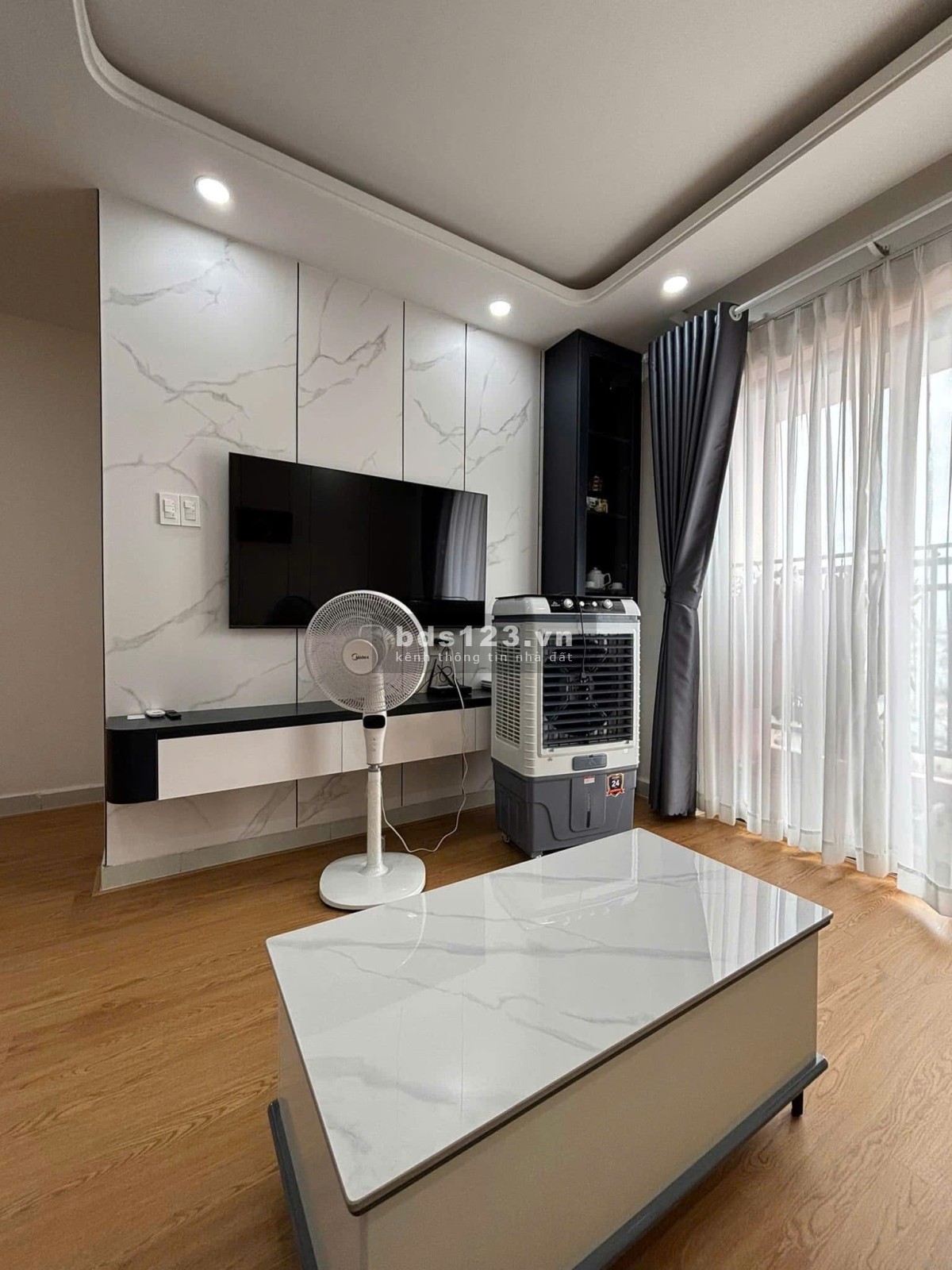 Chung cư Carillon 1, Hoàng Hoa Thám, TB: 70m2, 2p ngủ, ban công 12tr/th.
