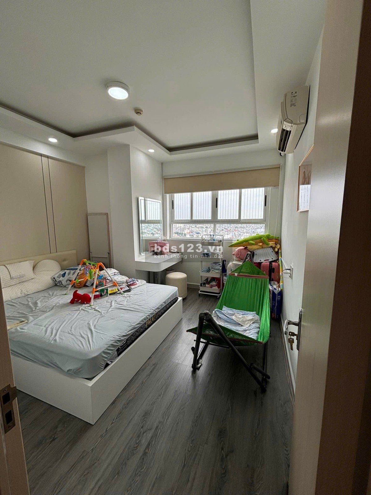 Chung cư Carillon 1, Hoàng Hoa Thám, TB: 70m2, 2p ngủ, ban công 12tr/th.