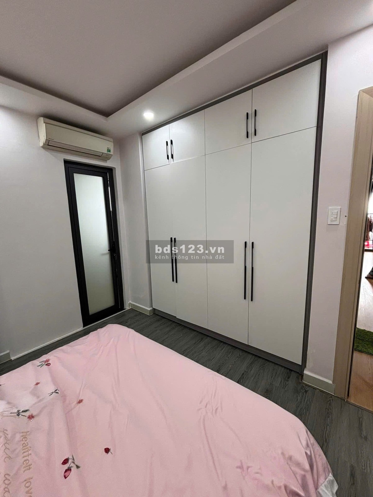 Chung cư Carillon 1, Hoàng Hoa Thám, TB: 70m2, 2p ngủ, ban công 12tr/th.