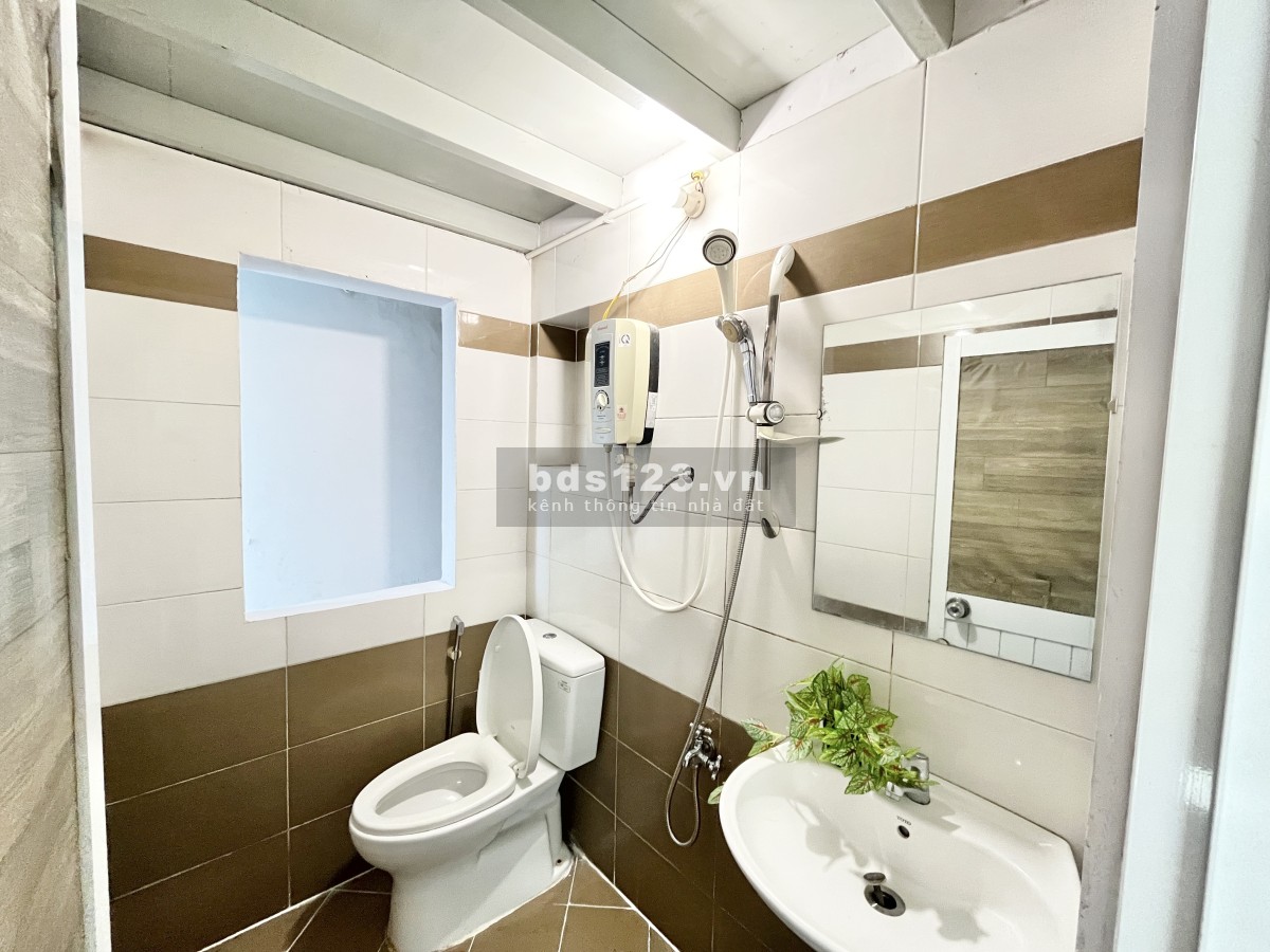 Tòa nhà mặt tiền Nguyễn Thị Thập Q7 - Cho thuê 5tr390 còn 3 phòng