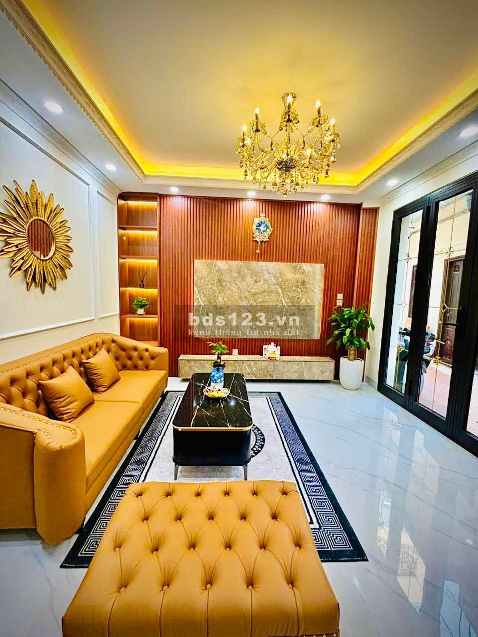 Nhà mới nhỉnh 6đ, tiện ích bạt ngàn, Ô tô đỗ cửa, gần Aeon mall LB